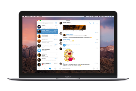 Versi Mac dirancang mengikuti pedoman desain AppKit dengan sidebar transparan dan integrasi Notification Center.